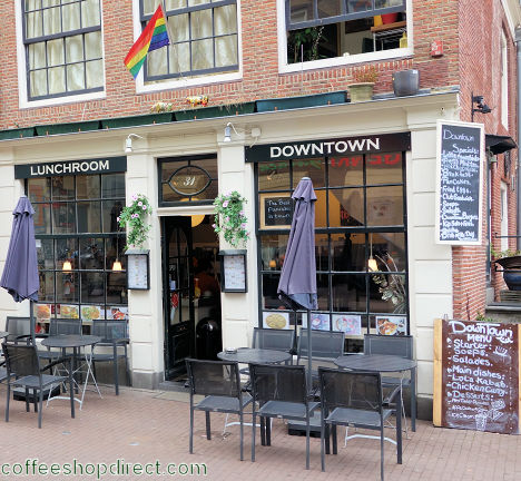 Downtown smoker-friendly bar