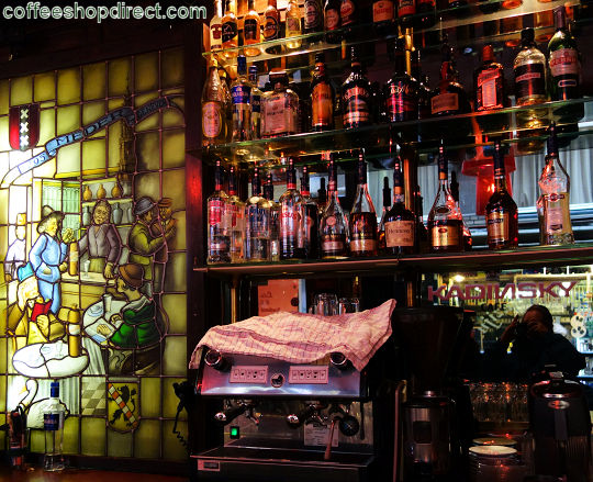 Kadinsky Cafe smoker-friendly bar
