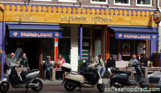 Kashmir Lounge smoker-friendly bar