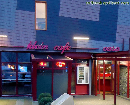 Klein Cafe smoker-friendly bar