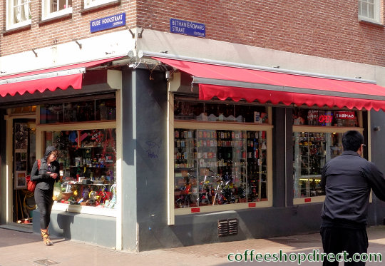 Laut's Souvenirs head shop