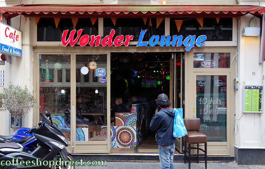 Wonder Lounge smoker-friendly bar